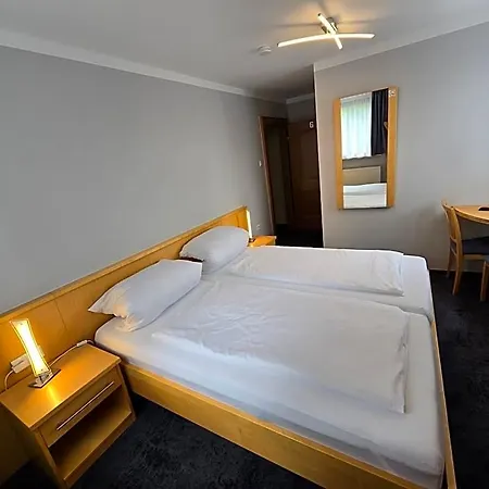 Tut Hotel