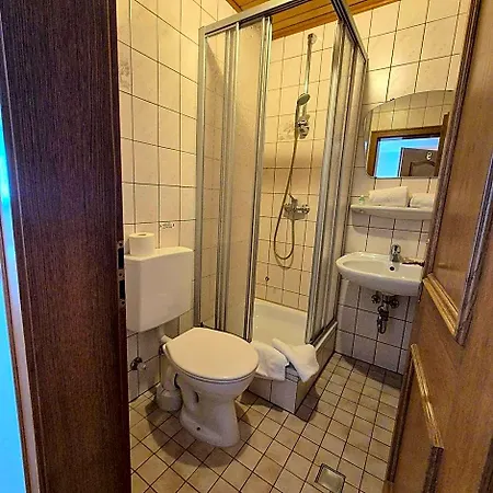 Hotel Tut *